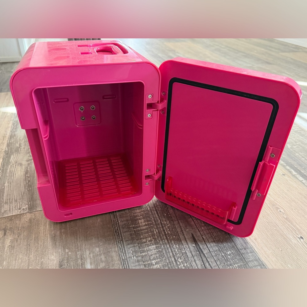 Barbie Pink and Gold mini fridge - Picture 2 of 5